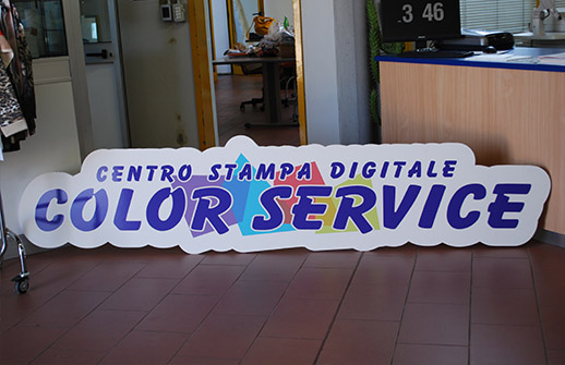 Stampa su cartone di grandi dimensioni per insegna Color Service centro stampa digitale